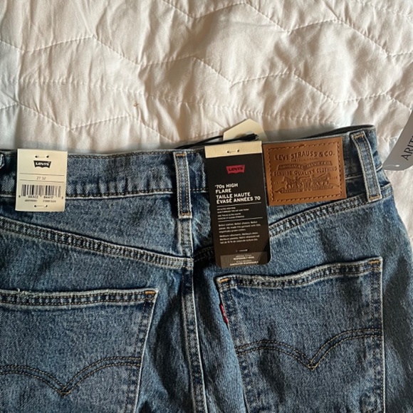 SOLD NWT Levi’s High arise Flare - Picture 5 of 5
